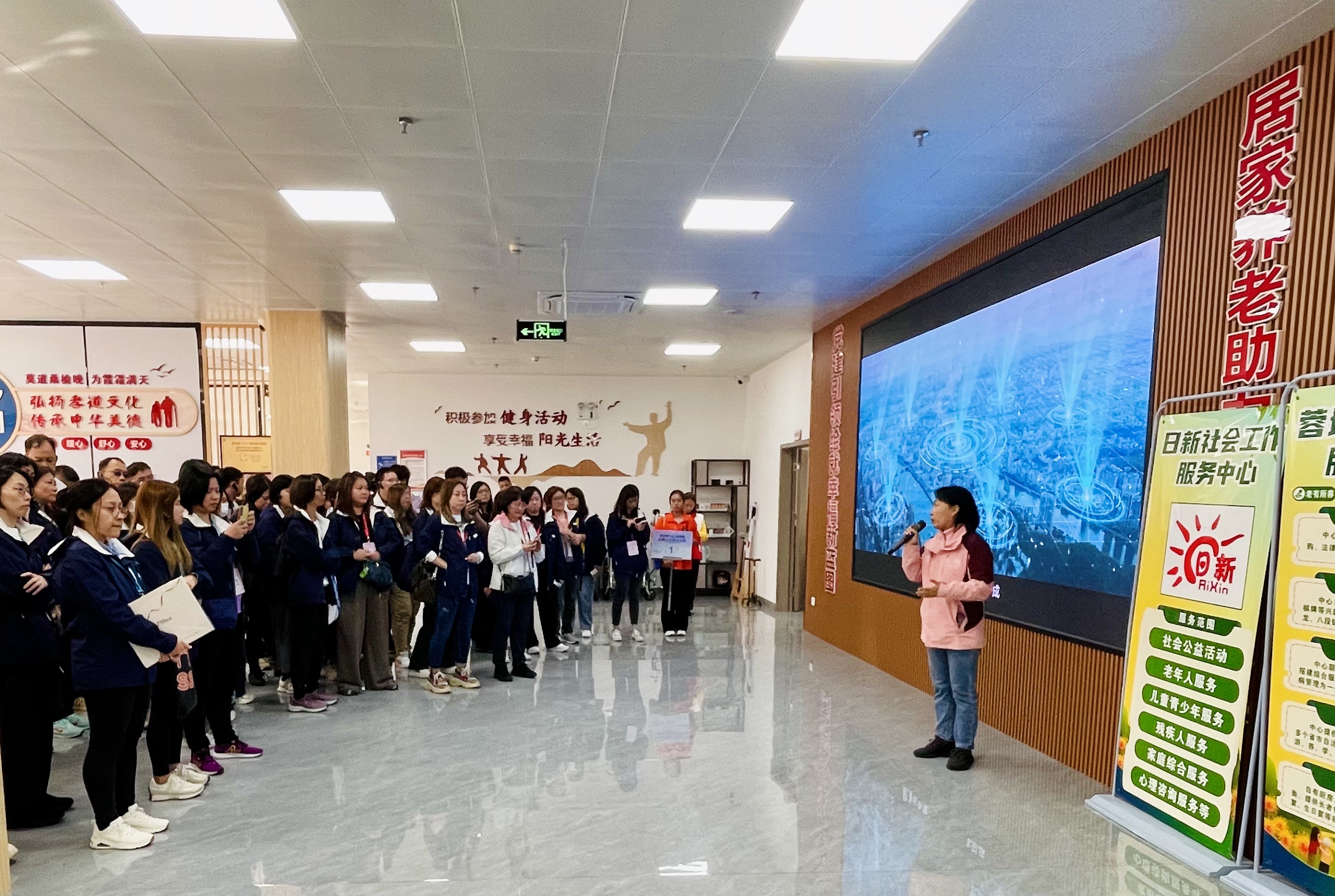 图：香港万千社工看祖国“心连心”韶关交流团参观