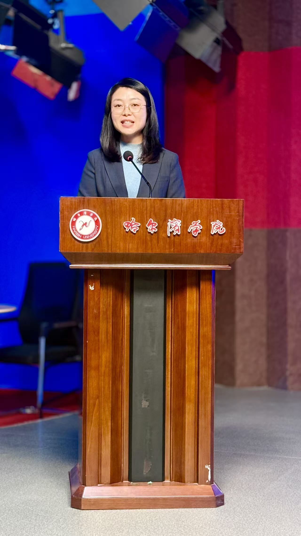 “文字的声音”冯晏诗歌朗诵会:冰城冬日里的诗意盛宴