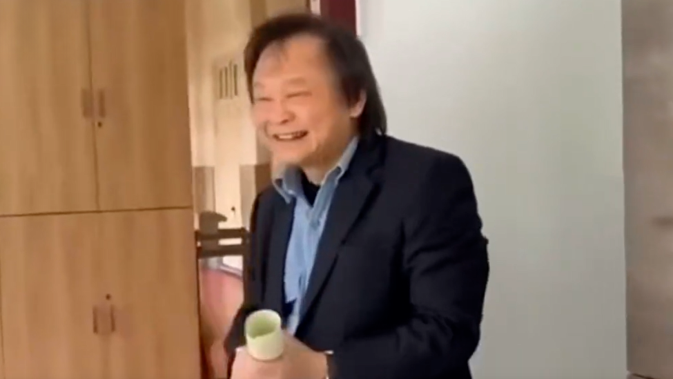 本尊出山！王世坚献唱《没出息》经典片段“从从容容游刃有余”