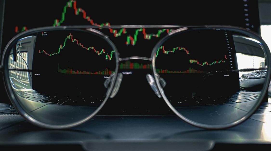 巴菲特临退休卖出苹果买谷歌，股神的最后一战意欲何为？