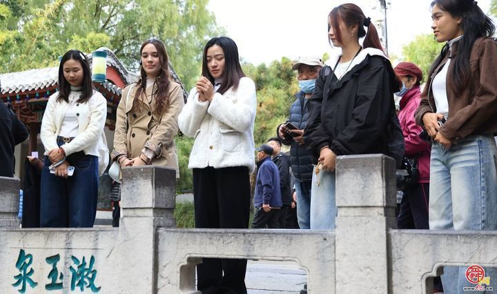 外眼看济南|一条水路,千年泉韵:从趵突泉到大明湖的CityWalk