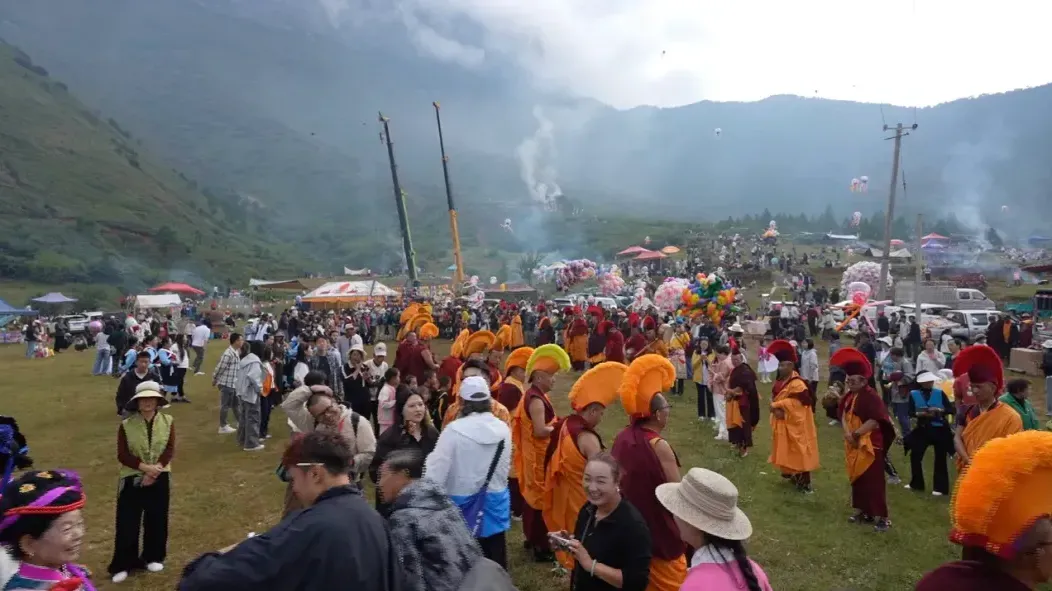 一年一度的转山节，便是摩梭族人向女神祈福的重要仪式