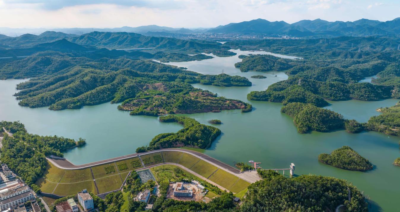 水碧山青的清林径水库