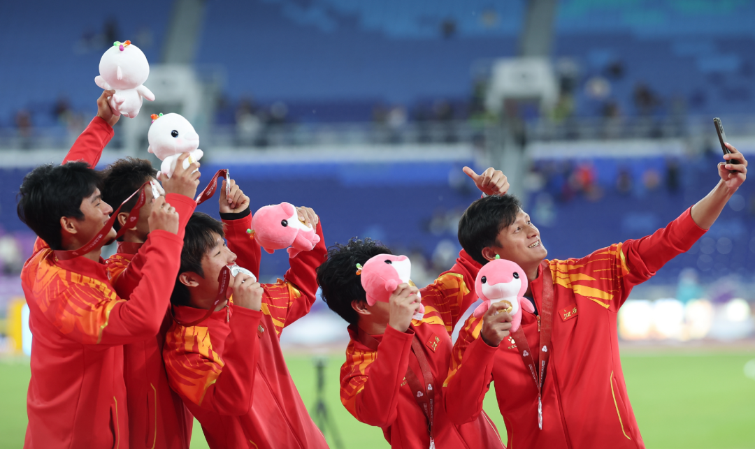 江西队站在领奖台上