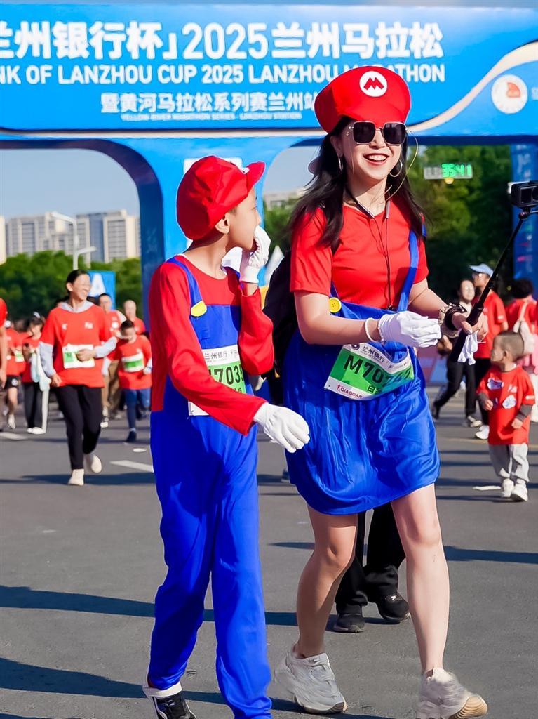 2025年兰马家庭跑选手记录赛道欢乐氛围