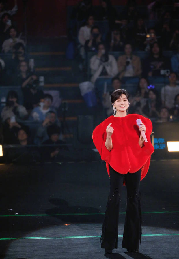 赵雅芝在舞台上的状态超好!