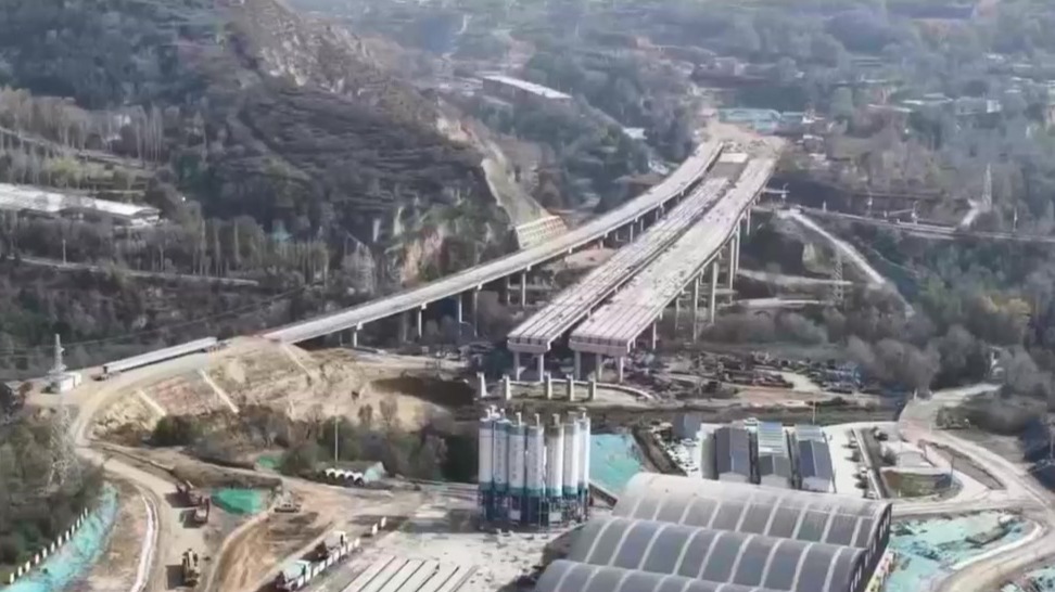 兰永临高速公路东塬枢纽互通立交上部结构进入施工阶段