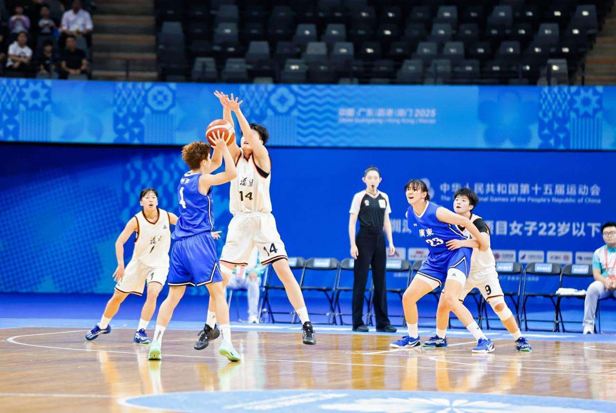 十五运会泳池激战收官在即，女篮U22圆满落幕