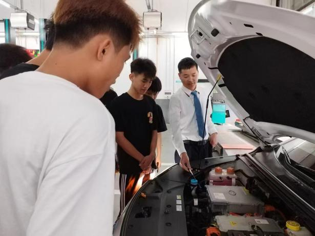 匠筑自贸谱新篇 ——海口经济学院中德应用技术学院铸就时代新人