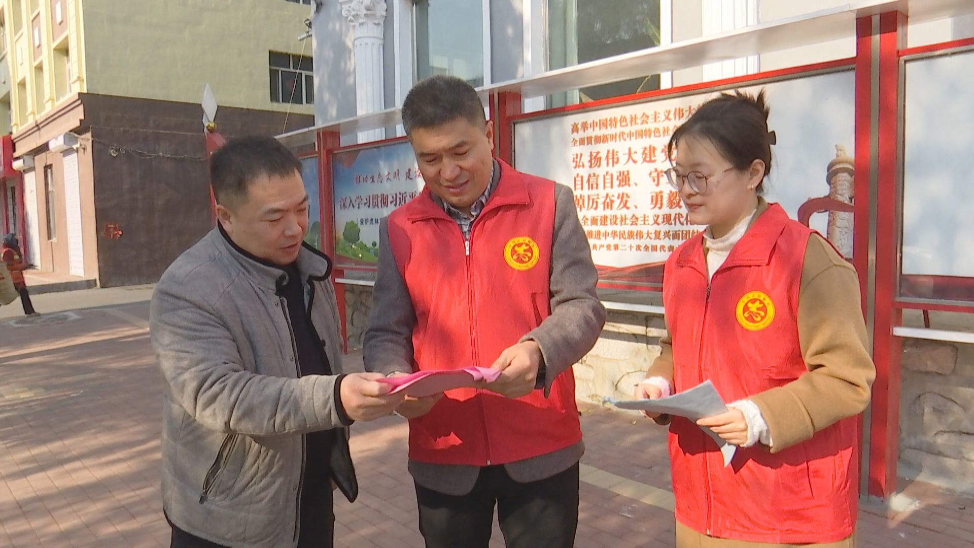 （王春辉参加志愿服务活动）