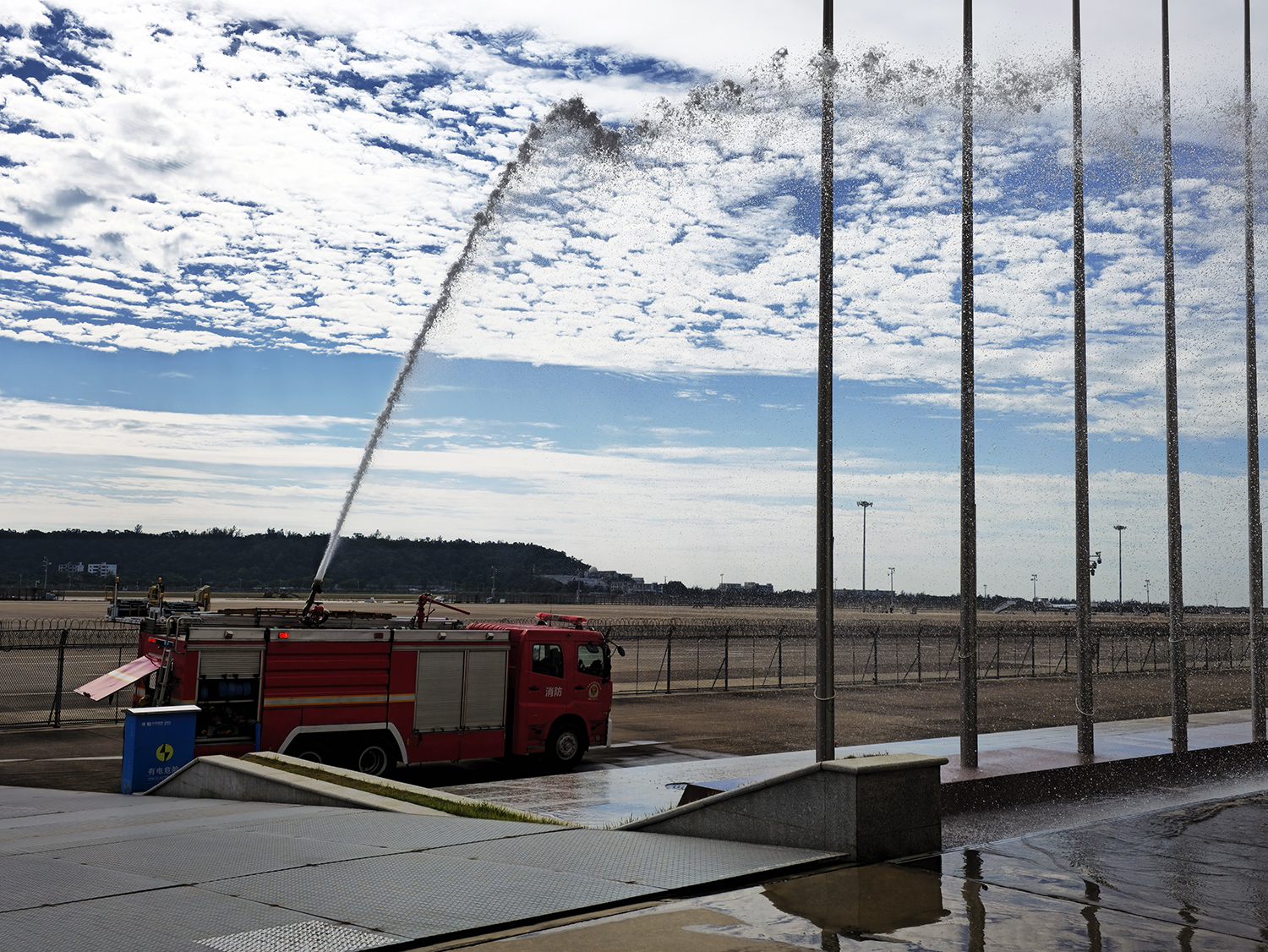 筑起“海陆空”消防应急救援保障网 珠海实战演练护航“亚洲通航展”