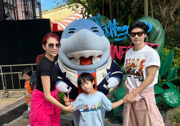 鱼蛋长得跟爸爸张晋好像。