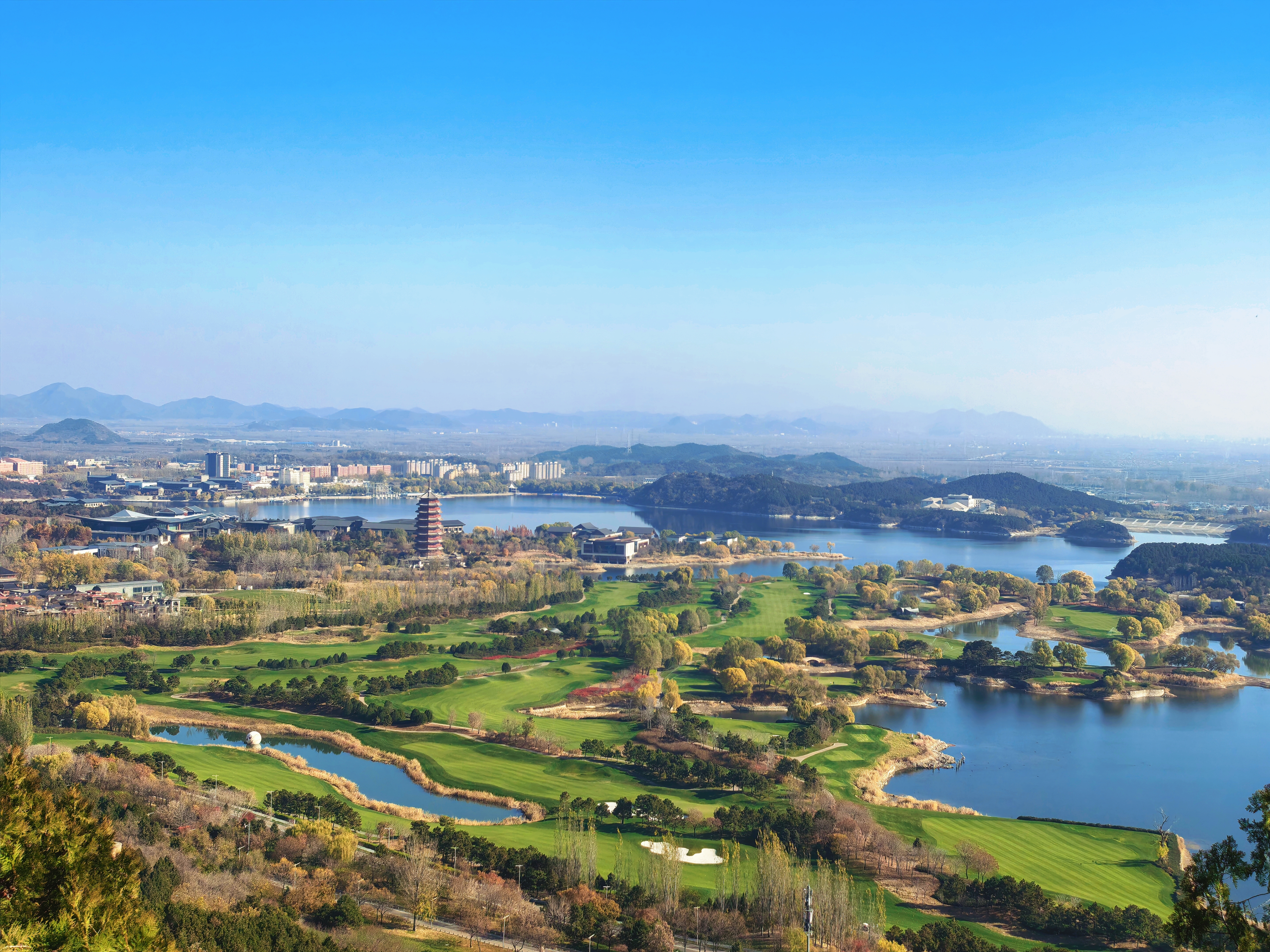 雁栖湖秋景。(资料图片)