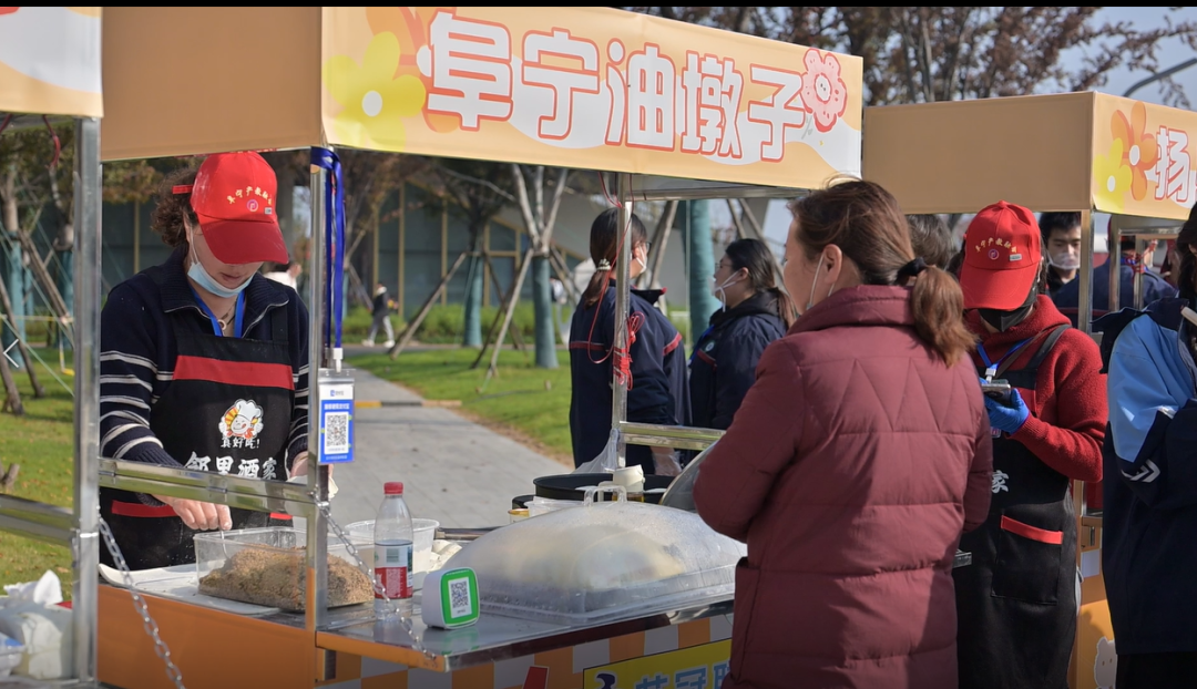 2025苏冠联赛第五轮盐城阜宁开赛 足球竞技与盐阜烟火相映成趣