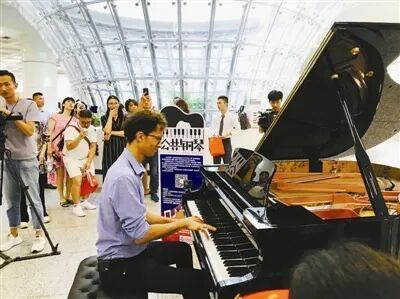 2019年起,“公共钢琴”时常响起。甬派资料图