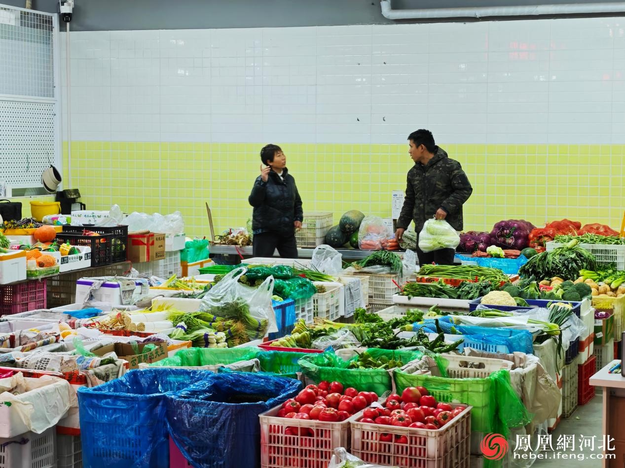 白佛民生广场内商户摊位