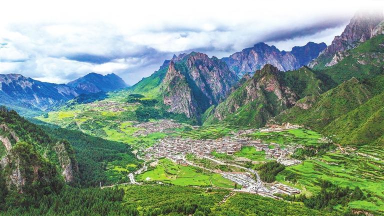 迭部扎尕那　田蹊 （本版图片除署名外均为资料图）