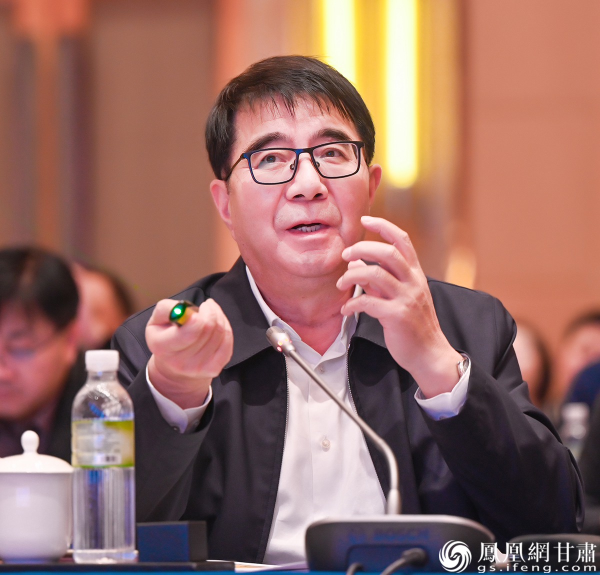 陈克恭表示，以数明理在方圆中融汇东西、沉思未来。