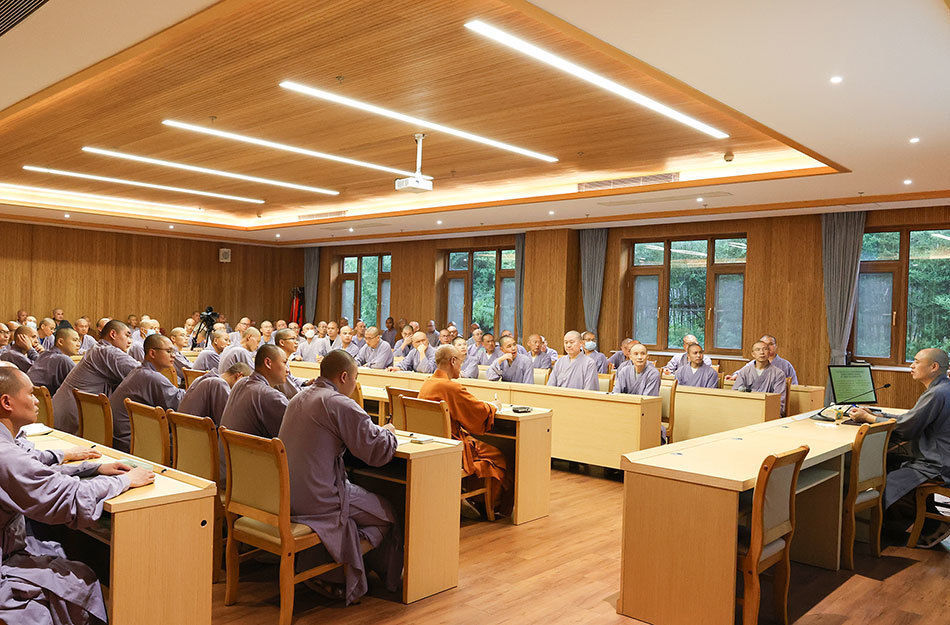 释本性：中国历代高僧从严治教事迹——谦虚好学