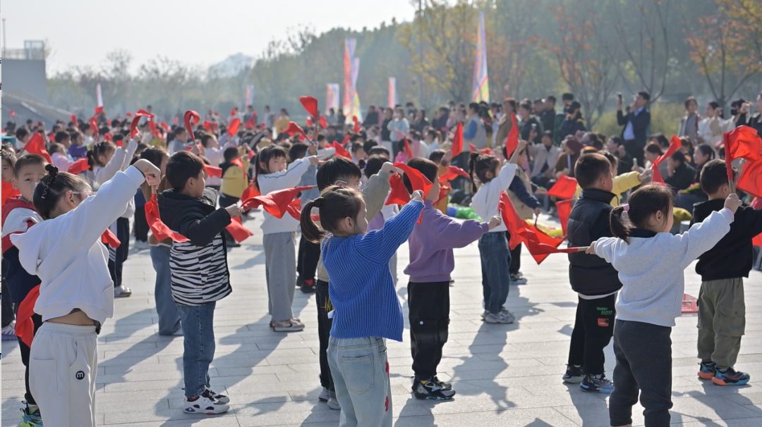 2025苏冠联赛第五轮盐城阜宁开赛 足球竞技与盐阜烟火相映成趣