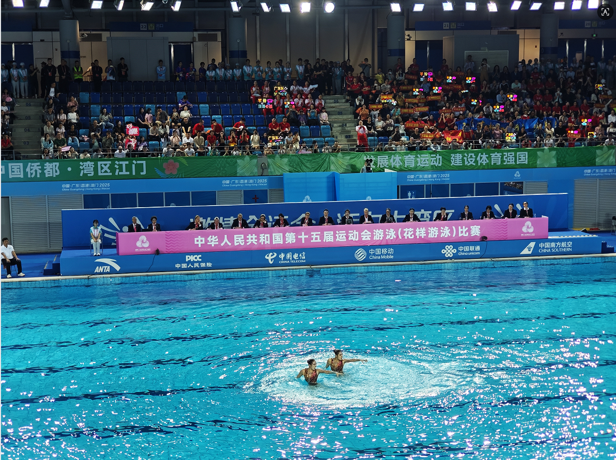 花样游泳比赛现场 林欣 摄