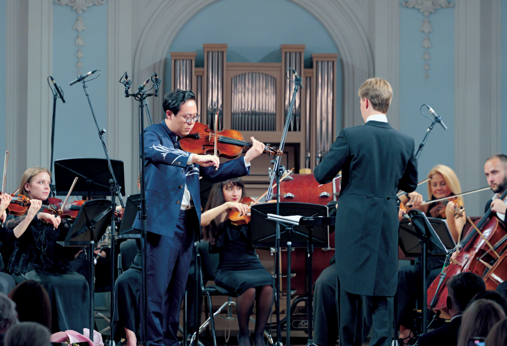 《弦上的浪漫:张铠麟演奏中提琴经典作品选》奏响中提琴的时代交响(图5) 《弦上的浪漫:张铠麟演奏中提琴经典作品选》奏响中提琴的时代交响(图5)