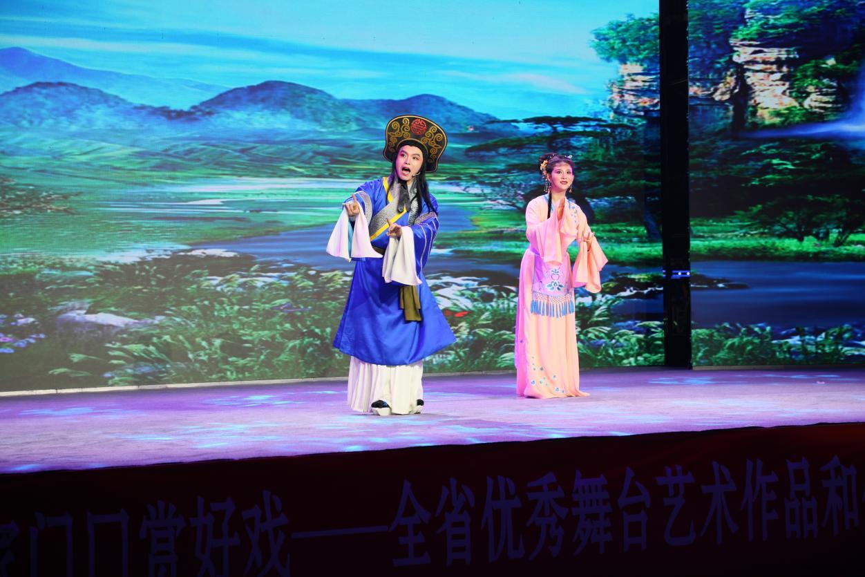 (黄梅戏《牛郎织女·果然喜从天上降》)