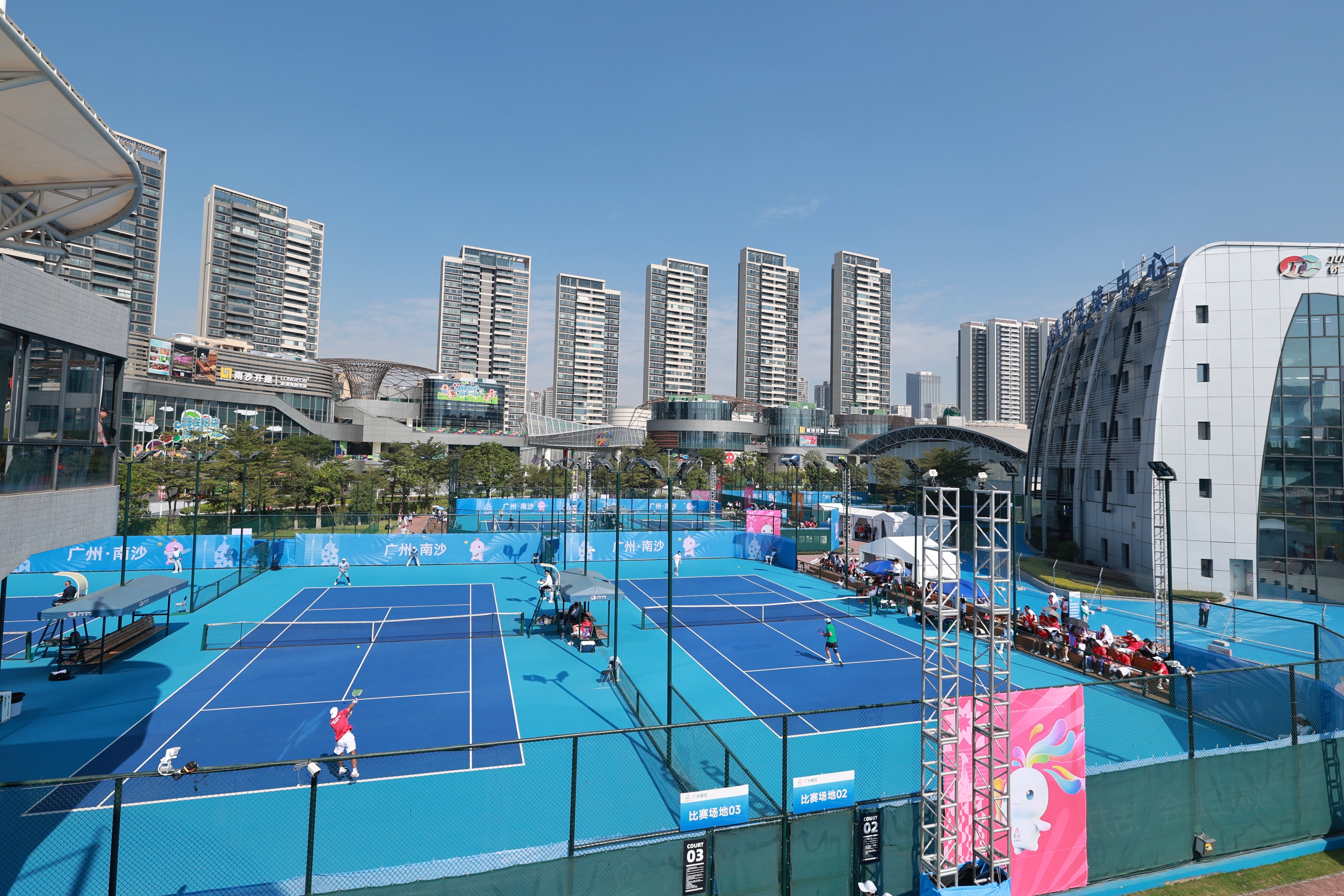 图：十五运会群众比赛网球项目决赛比赛现场