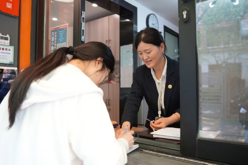 匿名信里的 “无讲台思政课”!浙江万里学院后勤服务育人,让爱与成长同频共振