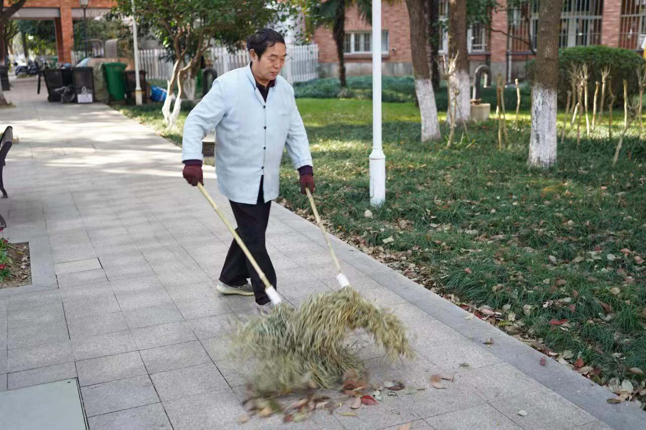 匿名信里的 “无讲台思政课”!浙江万里学院后勤服务育人,让爱与成长同频共振