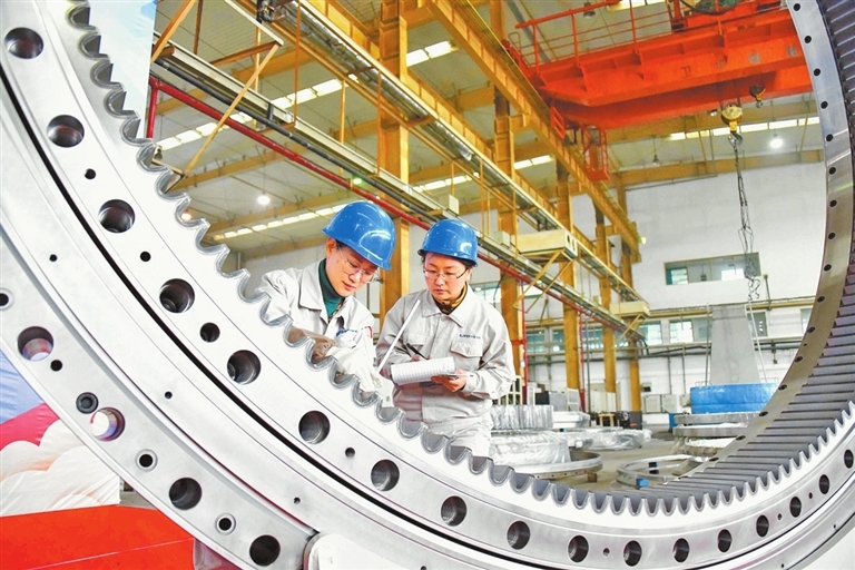 国内首台直径11米级大直径盾构主轴承在洛轴下线。洛阳市委宣传部供图