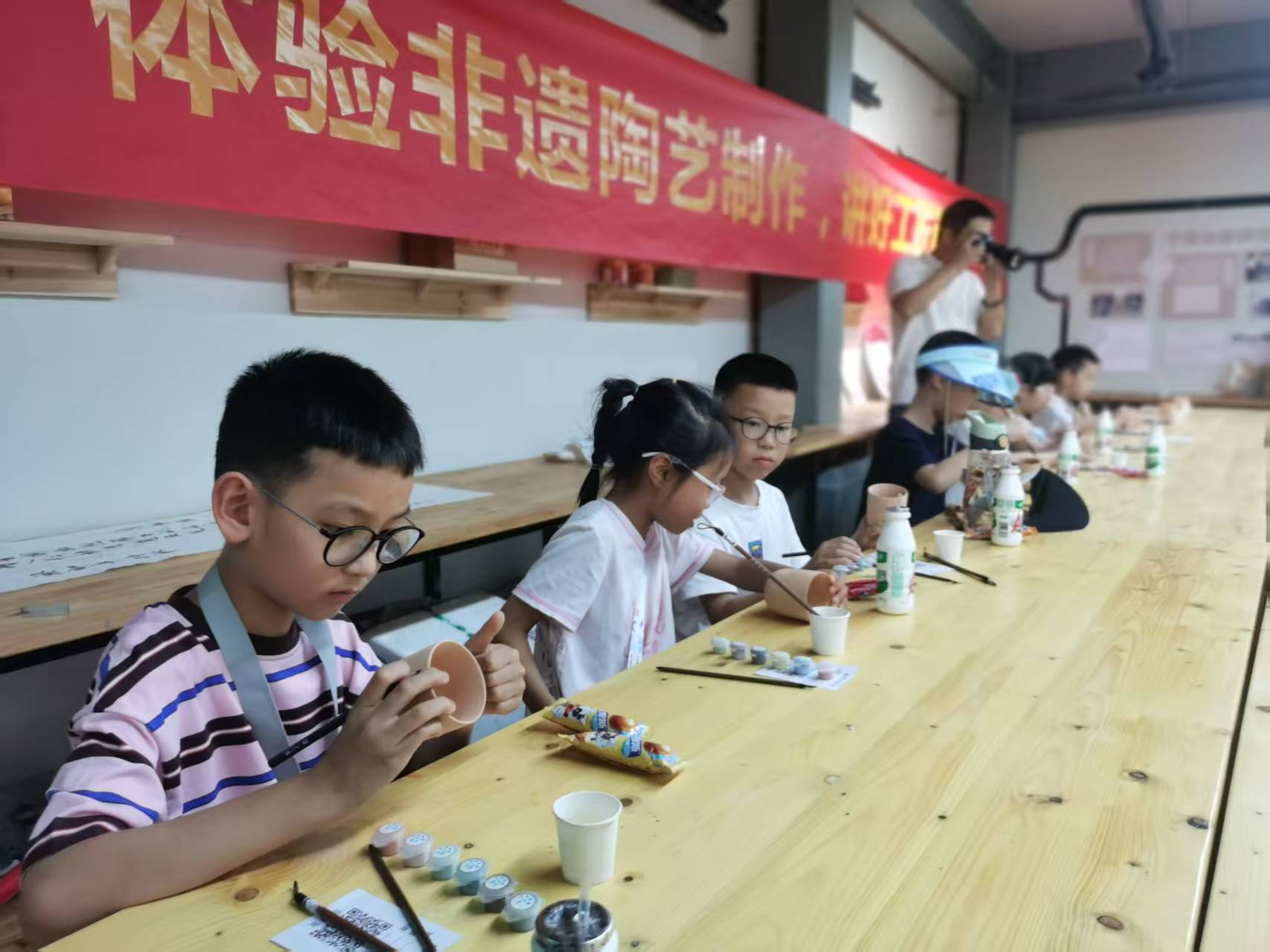 “四季乡韵 看见宁波”共富行丨庙后周村：粉黛染秋田，古陶续新篇