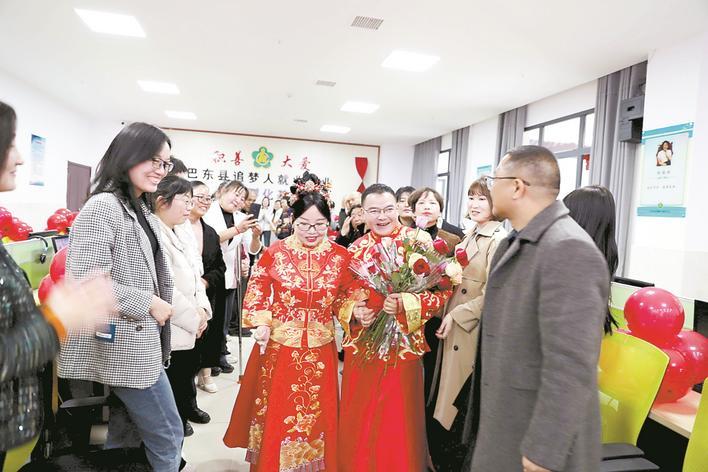 在普通教室里举行的别样婚礼 通讯员供图