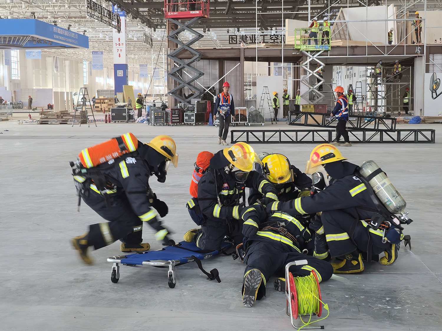 筑起“海陆空”消防应急救援保障网 珠海实战演练护航“亚洲通航展”