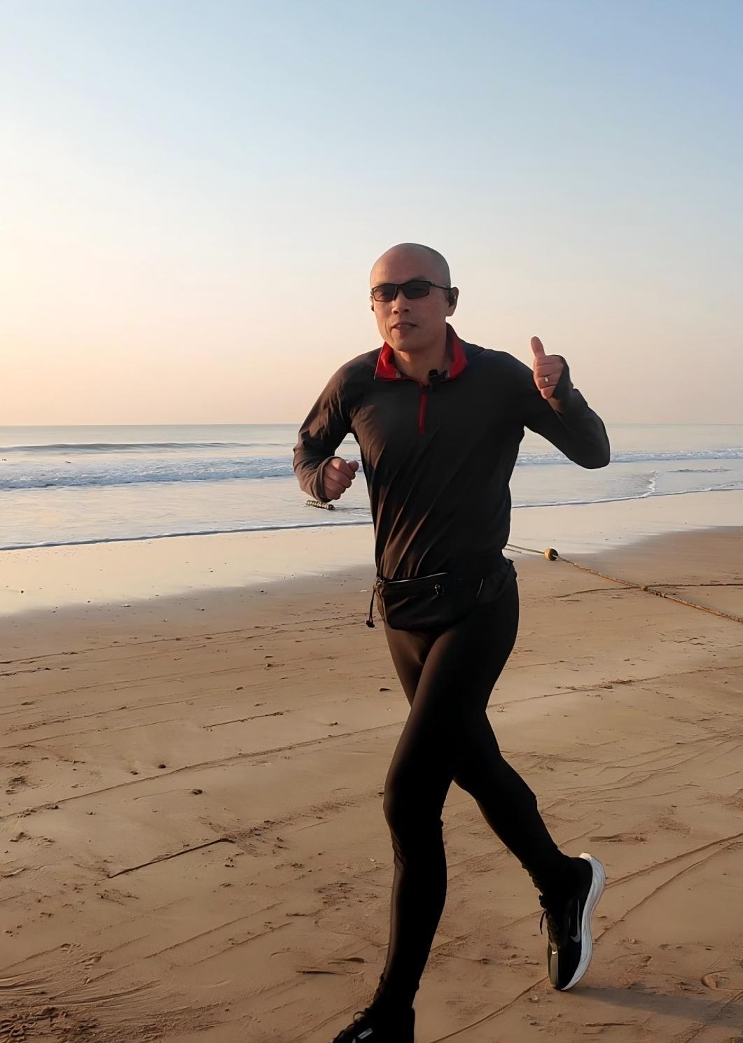 环保博士公益跑直播：深度游览世界最美海湾，传播“海洋强国”青岛实践