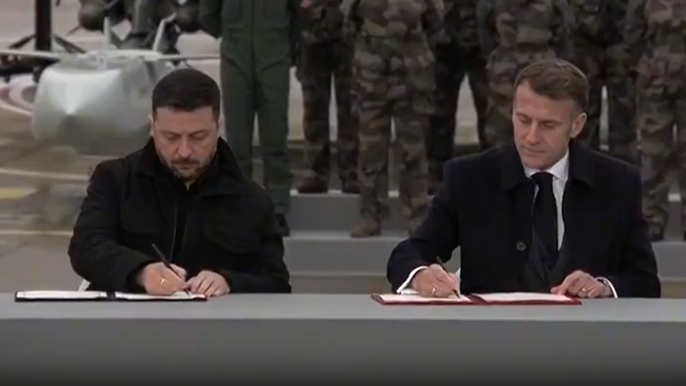 泽连斯基访法一举订购百架阵风战机，乌方先已订购150架瑞典鹰狮