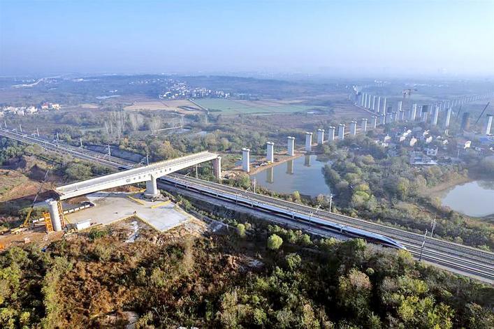 完成转体的滠水特大桥 通讯员供图
