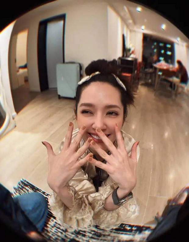 这大概就是 “一家人越处越像” 吧。