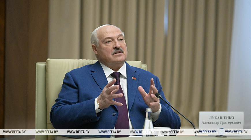 卢卡申科调侃自己不配当调停者:我和普京都是“侵略者”