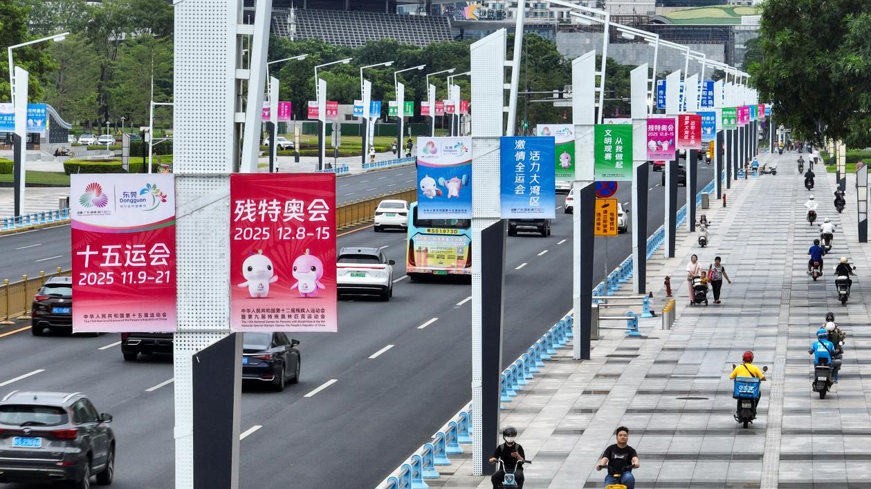 东莞鸿福路 程永强 摄