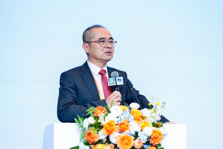 大会主席、爱尔眼科医院集团总院长唐仕波教授致欢迎辞