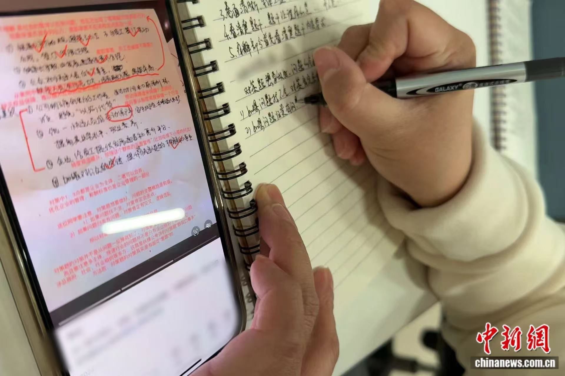 李小稚在学习备考。受访者供图