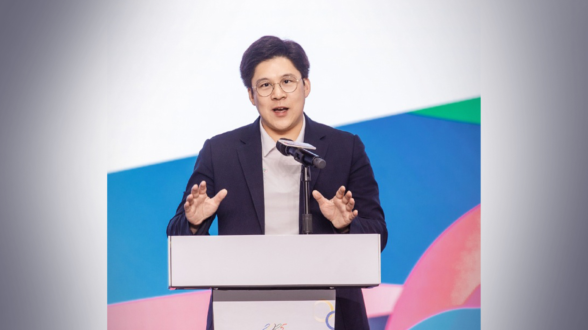 霍启刚：家族捐3000万港元