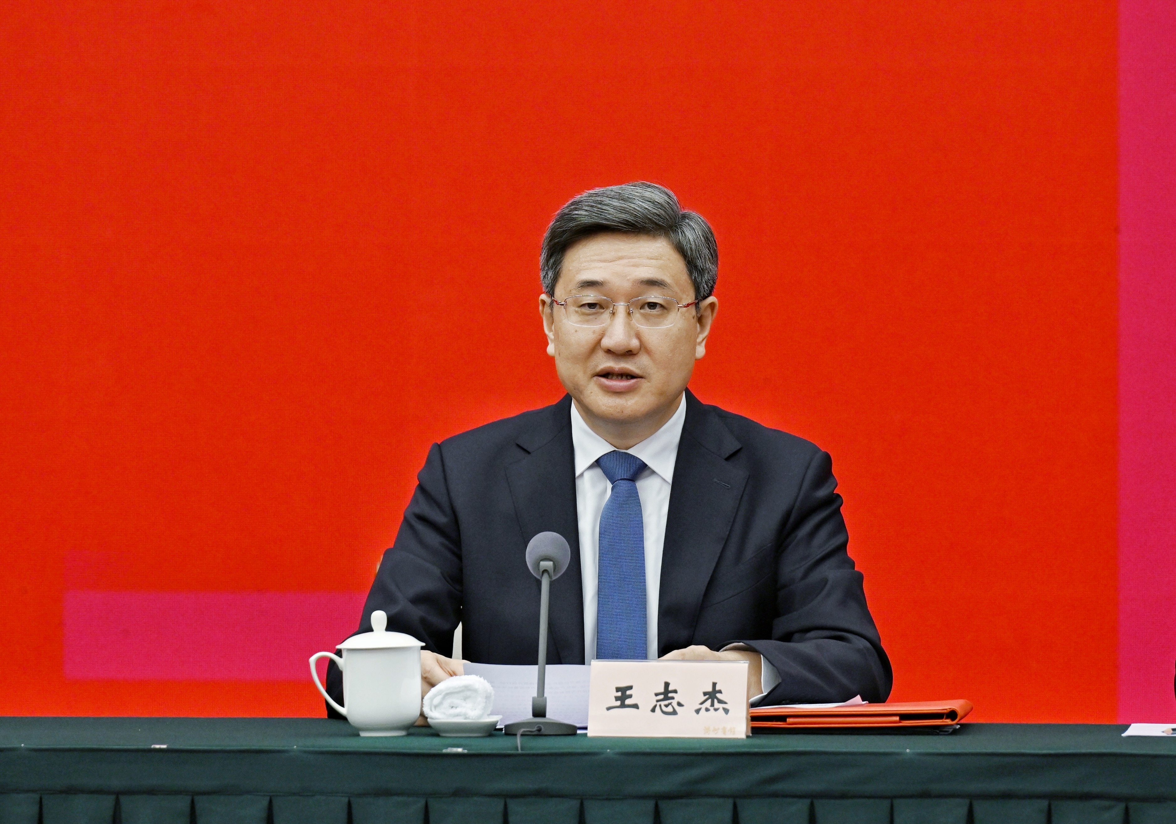 ▲市经济信息委党组书记、主任 王志杰。首席记者 龙帆 摄