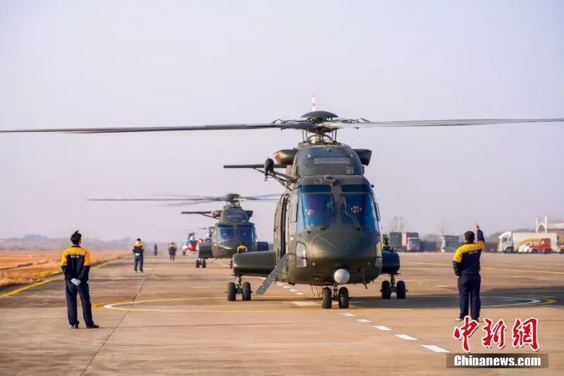 中国航空工业集团昌飞试飞站上，多型直升机严阵以待，准备进行试飞任务。汤向伟 摄