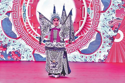 11月22日，在上海虹桥国际机场，河北文旅带来了精彩戏曲表演。