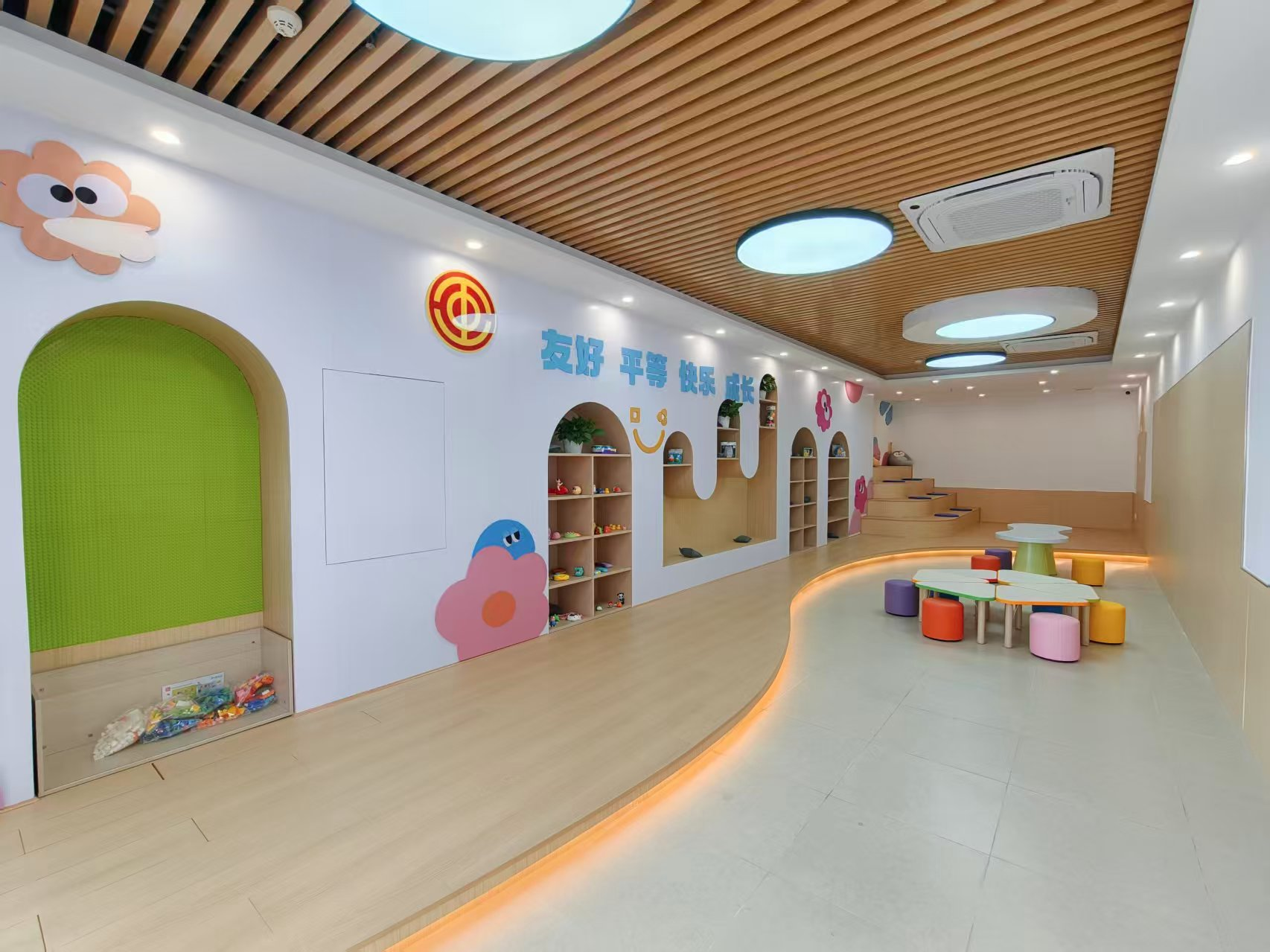 六约南社区党群服务中心全新开放 打造便民服务“新地标”