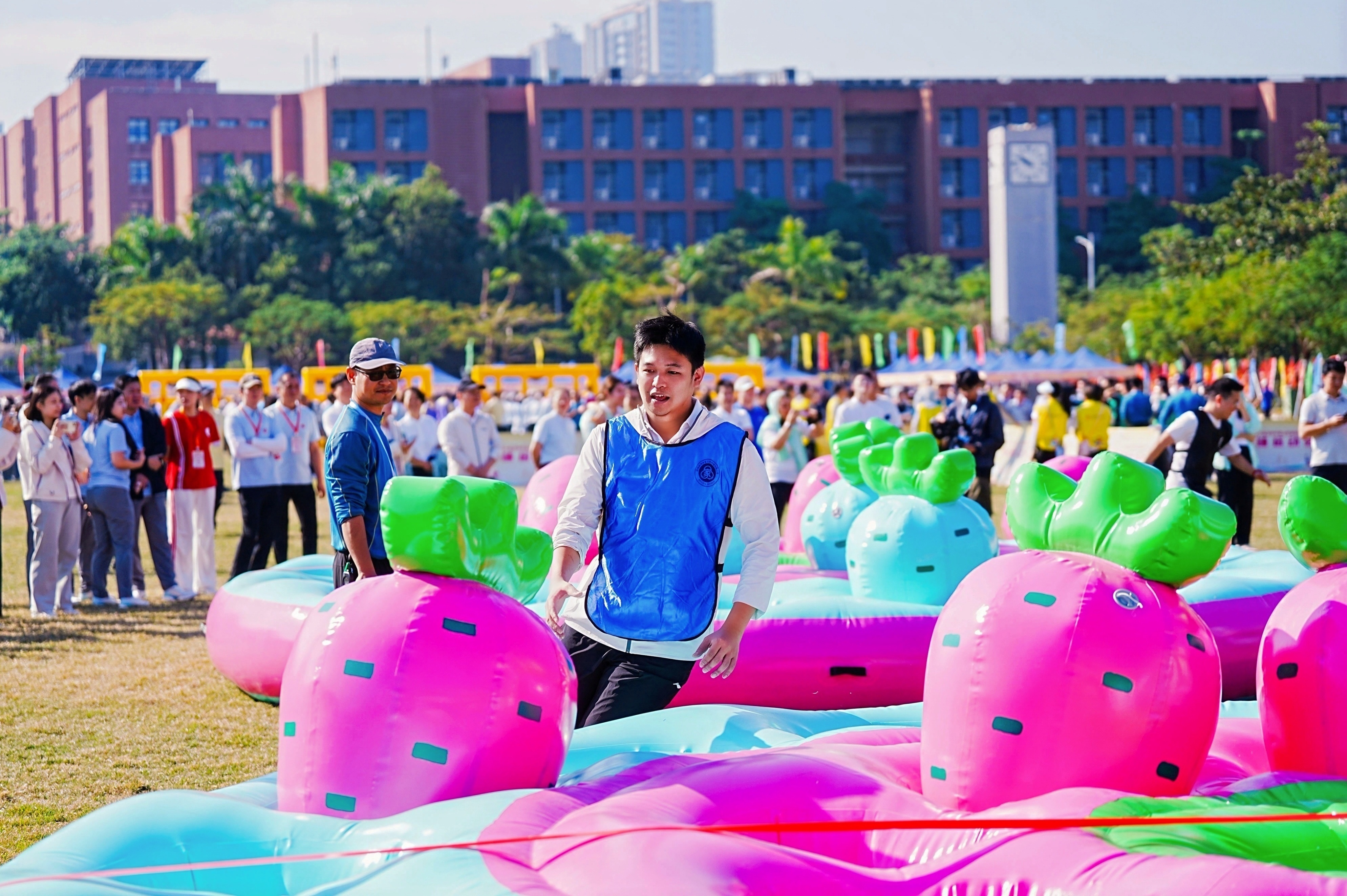 千余名南山干部职工同场竞技 趣味运动会凝聚奋进力量