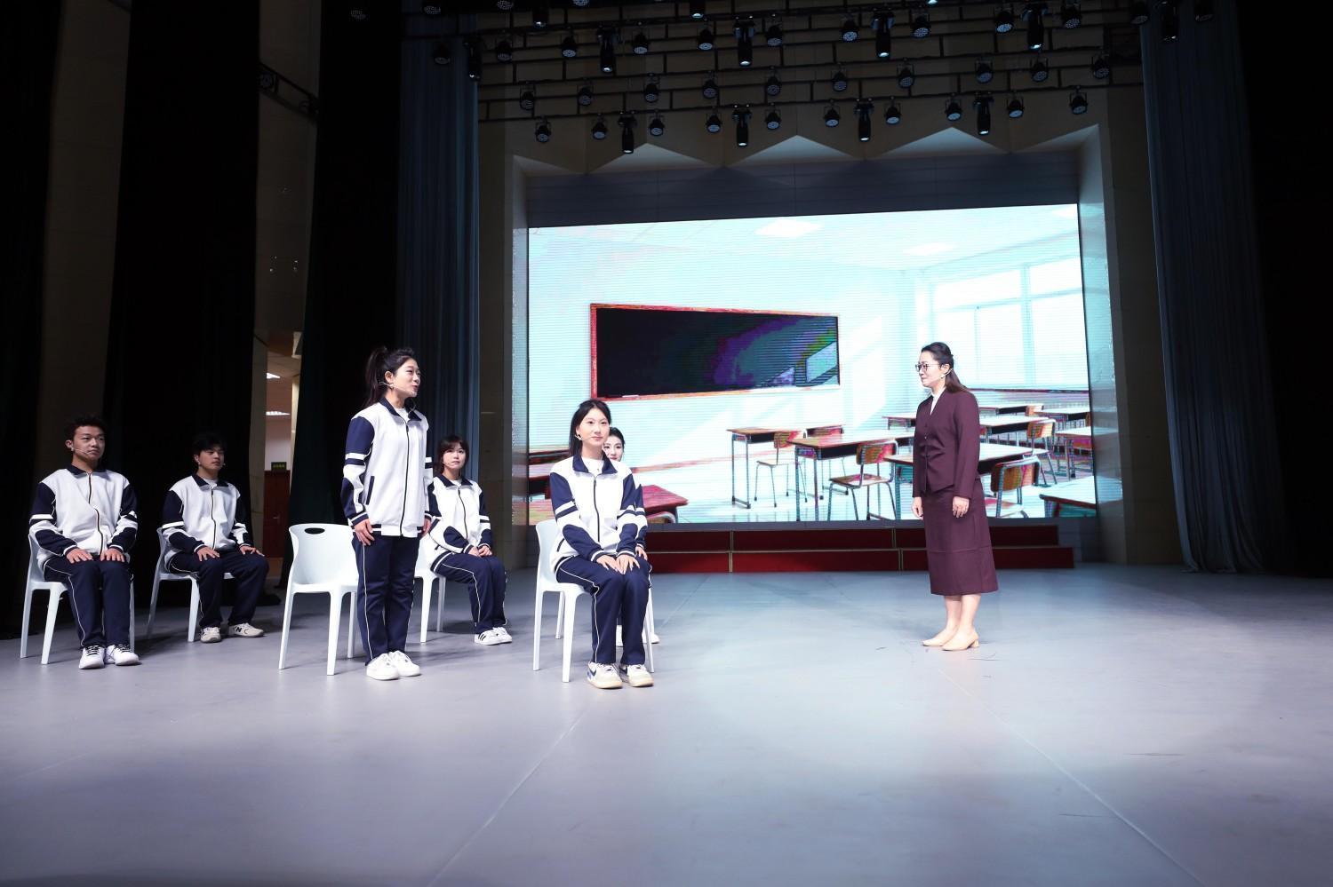 课程篇章：案例教学+艺术赋能+总结表彰，分层解构“成长答案”