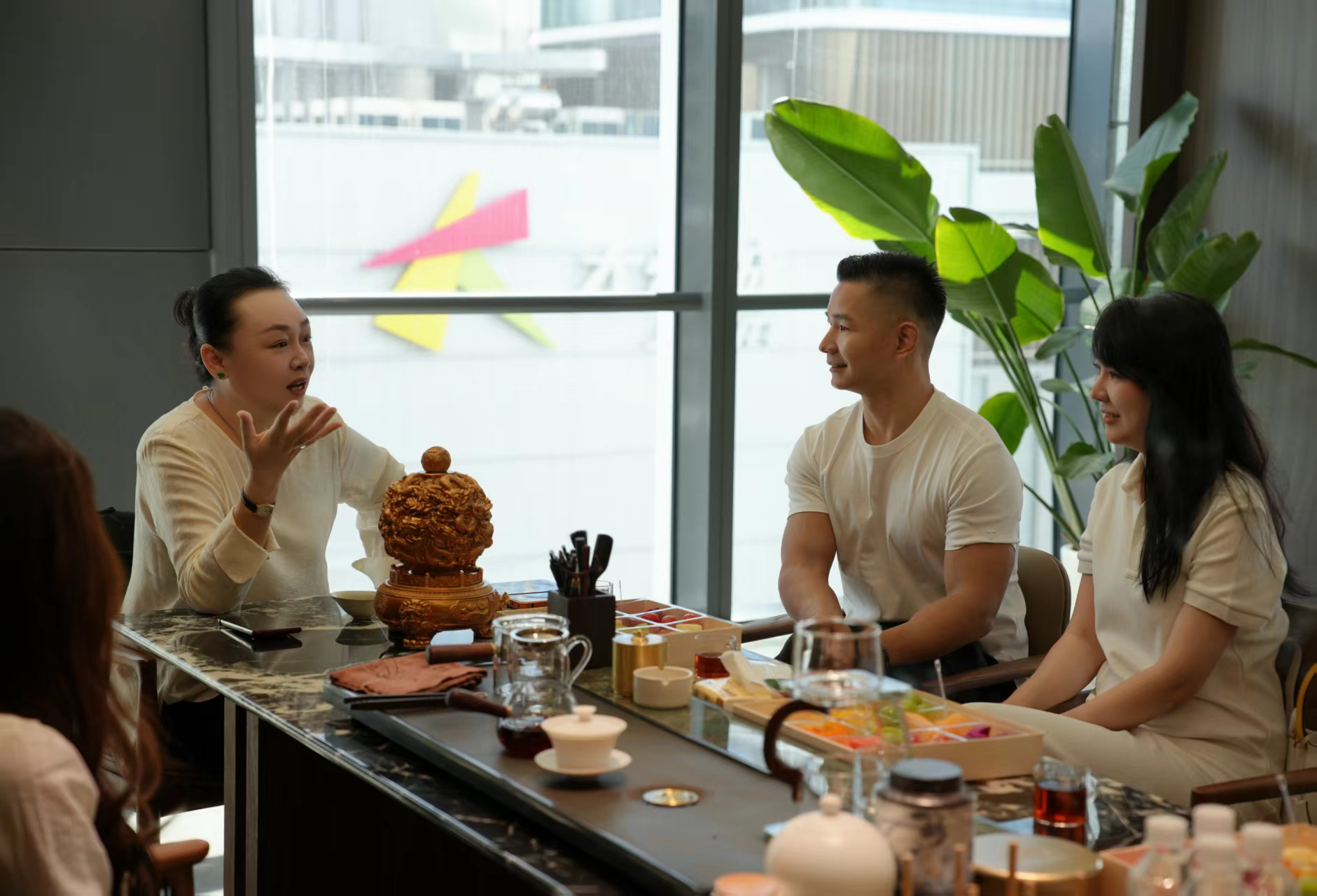 拳王杨建平到访凤凰网海南与昊锟集团 共探文体融合与自贸港发展新路径